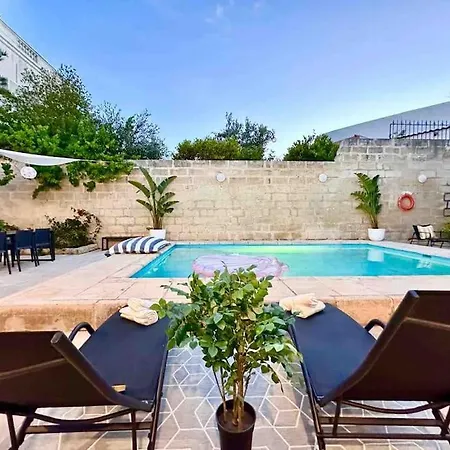 Poolside Paradise Sea View דירה *