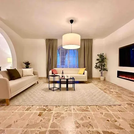 Poolside Paradise Sea View Daire *