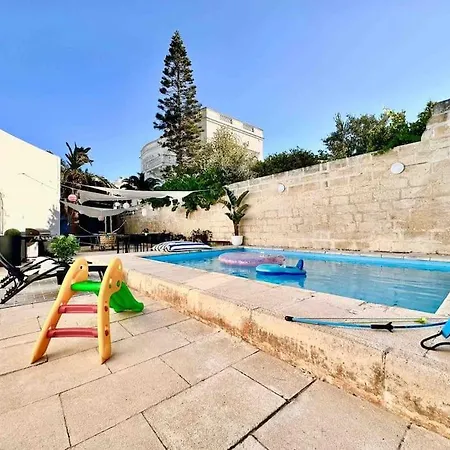 Poolside Paradise Sea View *