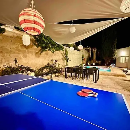 Poolside Paradise Sea View