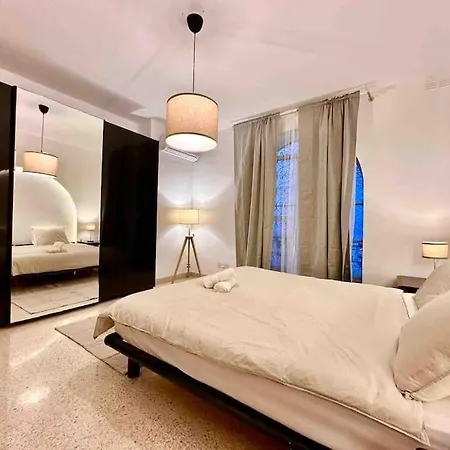 Poolside Paradise Sea View Appartement
