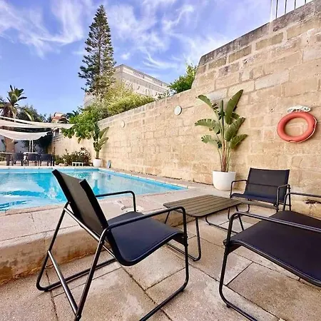 Poolside Paradise Sea View Apartment Sliema