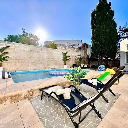 Poolside Paradise Sea View